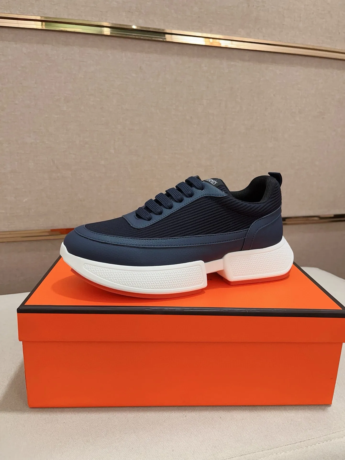 Men's clothing and shoes💰: 440💰《HERMES》【Classic original single version】Hermès; top 🔝purchasing agent🔍🔍men's latest 🇺🇸 counter sales simultaneously, imported from Italy original ▲▲cowhide ▲▲ (high-end, nobility, class) ) Exquisite workmanship (Italian 🇮🇹 imported water-dyed 🐂 cowhide lining) sole: original sole provided by the original factory, ⚠️exclusive double-layer activity·TPR·rubber·combined molded outsole; super comfortable·wear-resistant·non-slip·environmental protection The real thing is more beautiful if you take the real thing (high quality, follow the order). You can enter and exit the counter at will * Number of yards: 38-44 (45 can be customized and cannot be returned or exchanged)